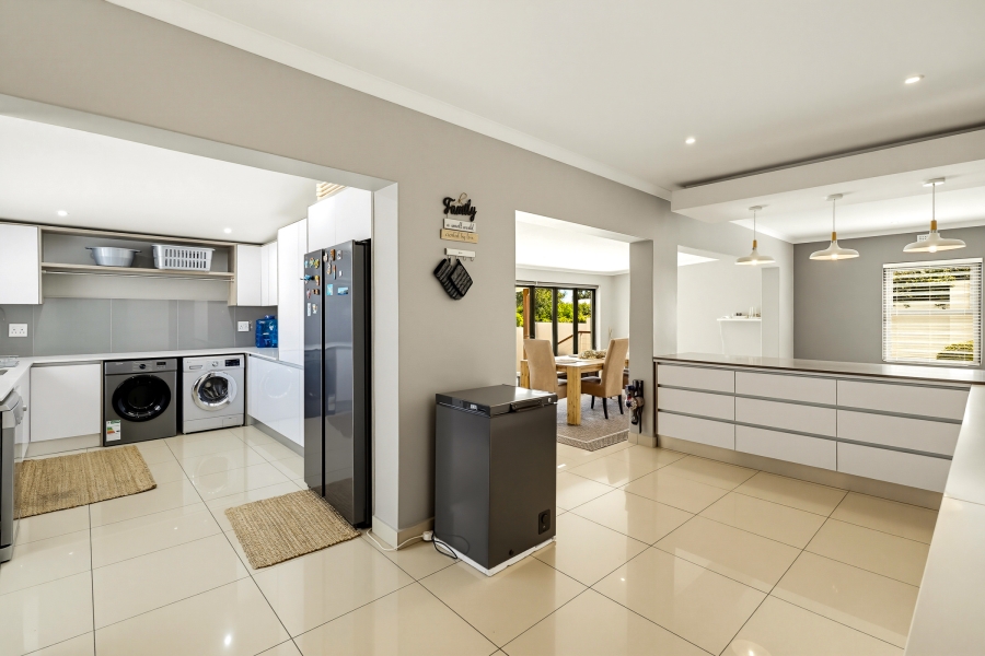 4 Bedroom Property for Sale in Pearl Marina Western Cape
